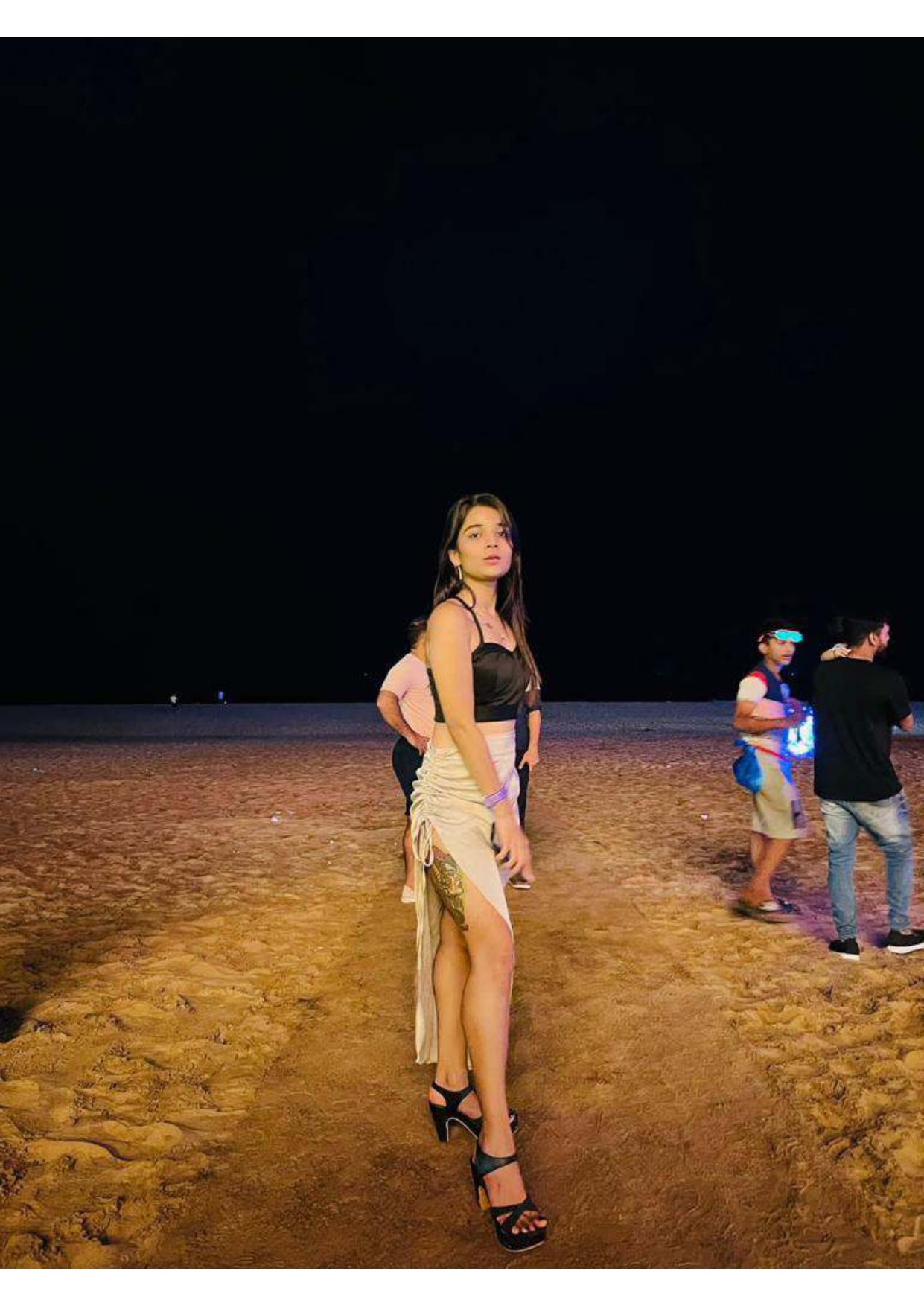 /storage/photos/1/Vichuthra-kingfisher-girl/KINGFISHER CALENDAR GIRL_page-0013.jpg